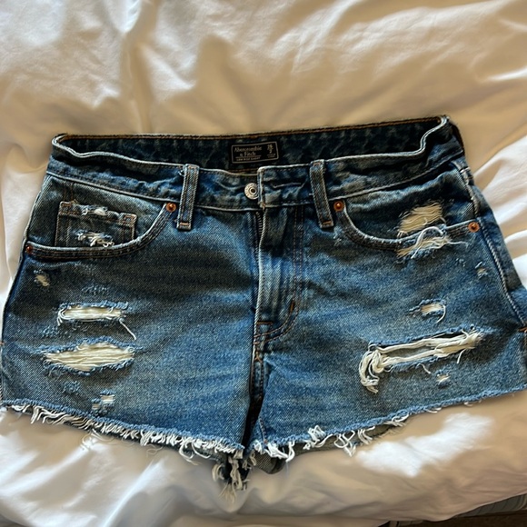 Abercrombie & Fitch Low rise short size 26 dark wash - Picture 1 of 2